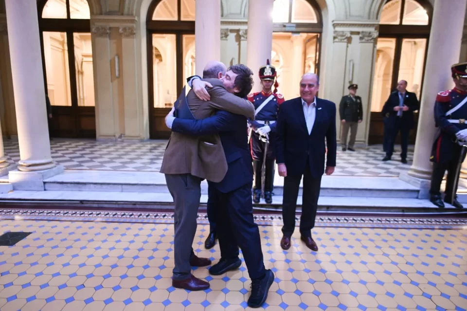 Milei agasajó a Sturzenegger y su equipo tras el fin de las facultades delegadas