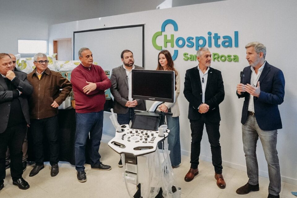 Frigerio inauguró una escuela, entregó equipos al hospital y recorrió obras en Chajarí