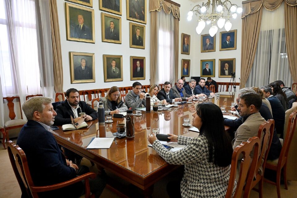 Frigerio analizó junto a su gabinete medidas para optimizar recursos y fortalecer servicios