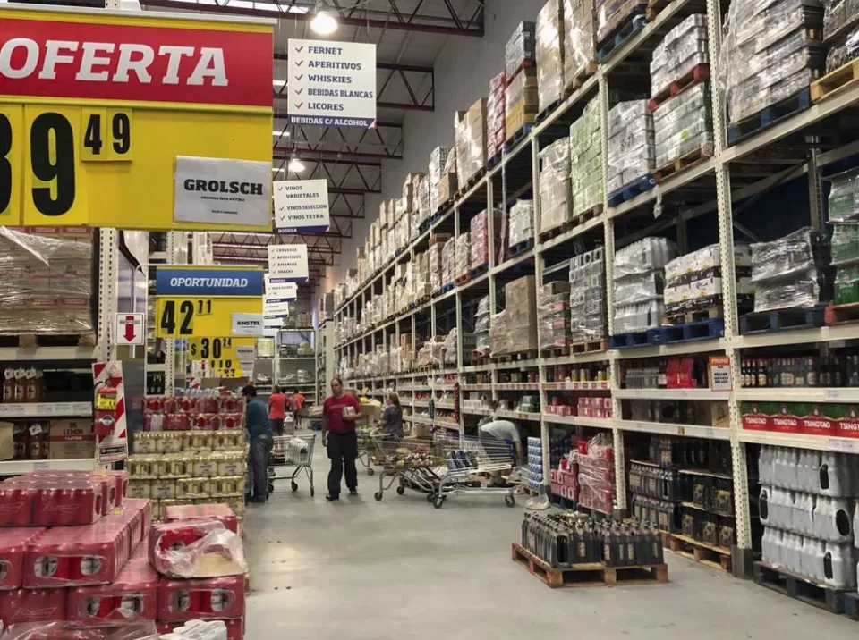 Con bajas generalizadas en todos los rubros, las ventas minoristas cayeron un 4,2% interanual en septiembre