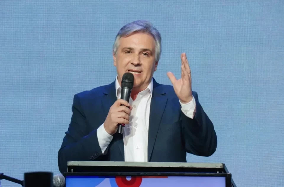 Cordoba reclama deuda a nación y marca distancia con Milei