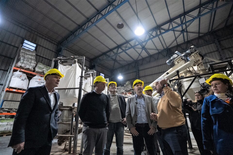 El gobernador entregó certificados de financiamiento por 1.000 millones de pesos a productores