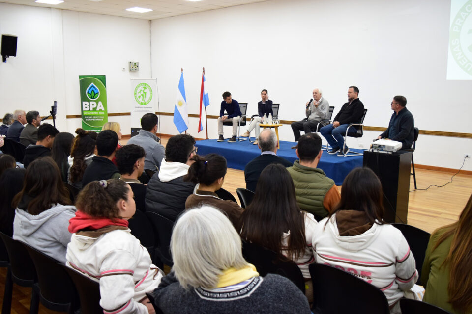Educación e integración con el sector privado, ejes del plan de sustentabilidad agropecuaria