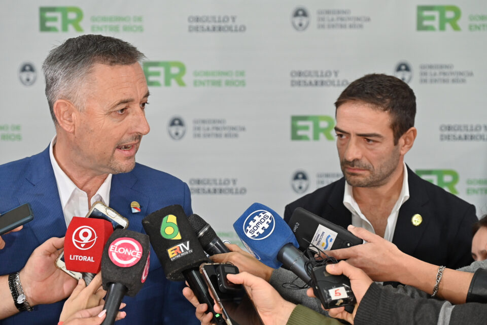 Entre Ríos lanzó la campaña «Decilo. Hablemos de Suicidio» y presentó la línea 135