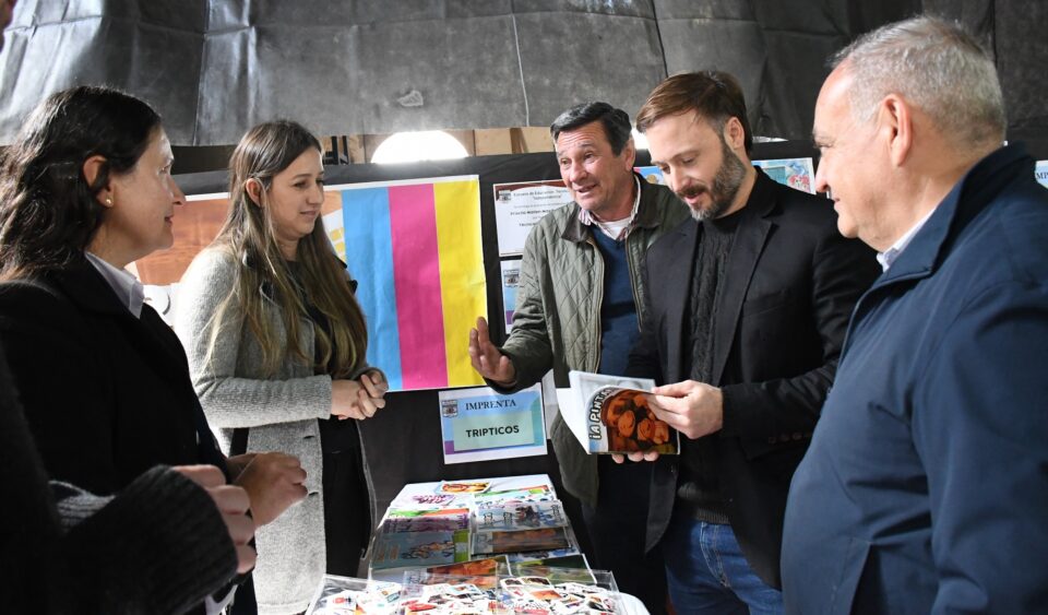 Azcué realizó una visita a la edición 2025 de la Expo Productiva y de Educación