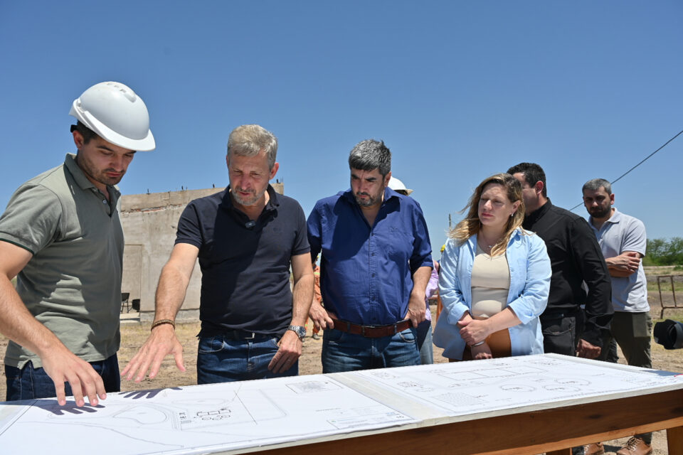 El gobernador visitó una obra de saneamiento cloacal que dará solución definitiva a los vecinos de Villaguay