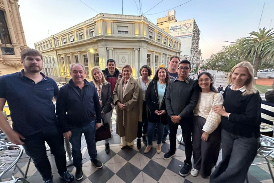 En el marco de su campaña rumbo al congreso, Fregonese se reunió con docentes de la ciudad de Paraná