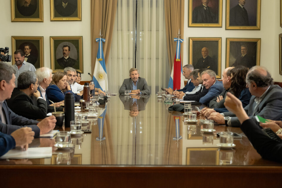 Frigerio encabezó una nueva reunión de gabinete con eje en la seguridad y la salud pública Frigerio encabezó una nueva reunión de gabinete con eje en la seguridad y la salud pública