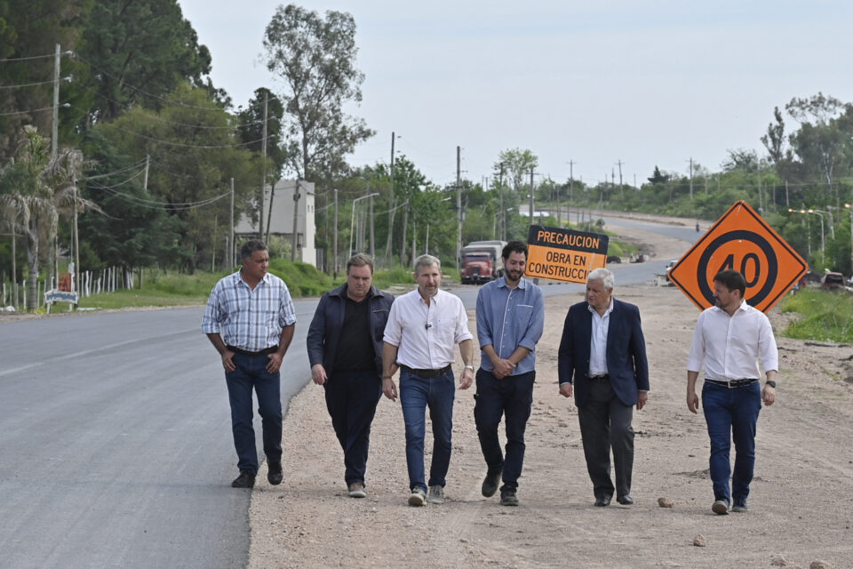 Frigerio recorrió la obra de pavimentación del acceso norte a Concepción del Uruguay