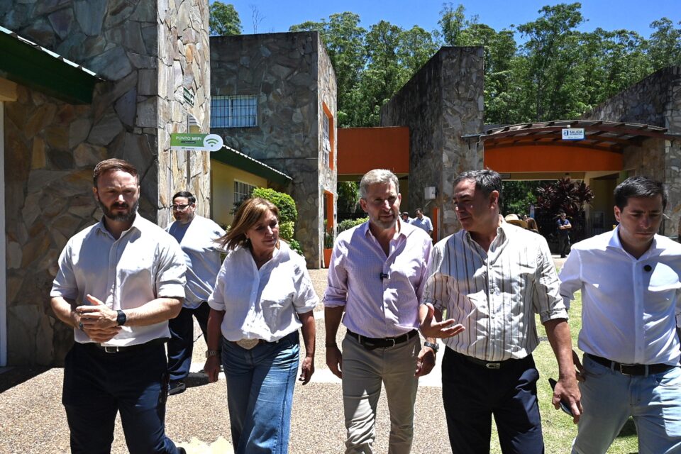 Frigerio recorrió obras de espacios turísticos en el perilago de Salto Grande