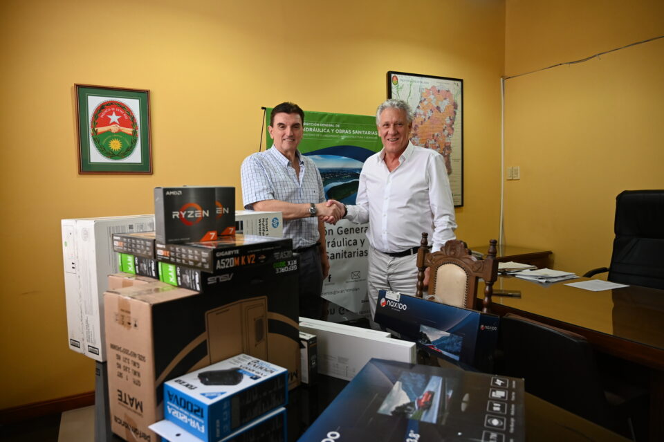 La UEP entregó equipamiento informático a la Dirección de Hidráulica para fortalecer su capacidad operativa