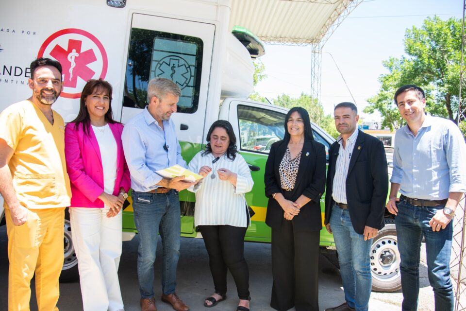 Frigerio en Feliciano: Anuncia Obras Millonarias para el Hospital y Entrega una Ambulancia 4×4