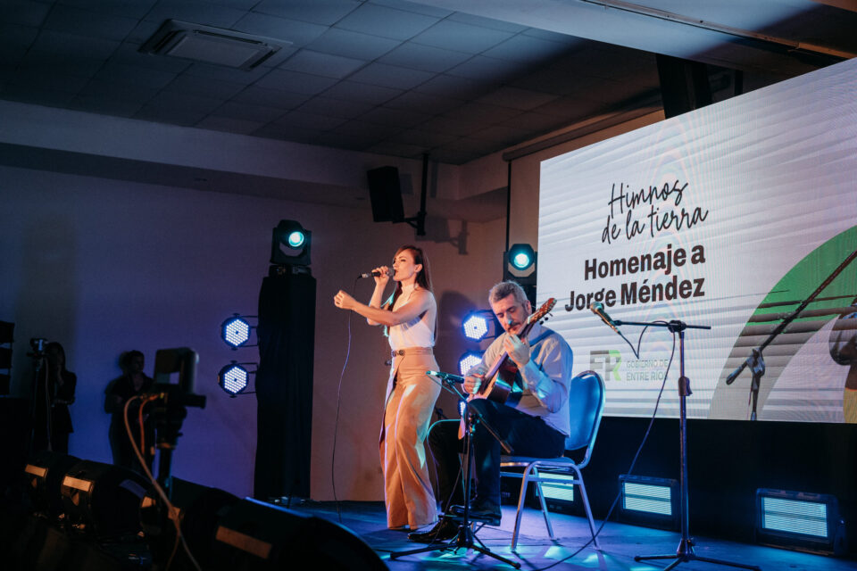 Frigerio encabezó un emotivo homenaje a Jorge Méndez en el CPC