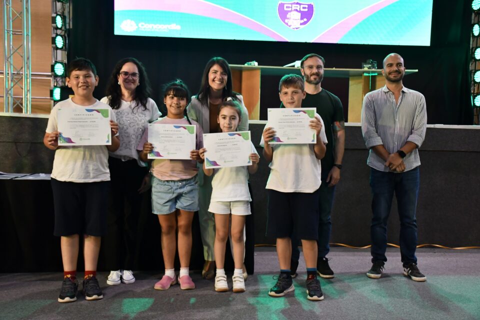 Azcué en el cierre del Club de Robótica: «Invertimos en educación para cimentar 1000 empleos en el conocimiento»