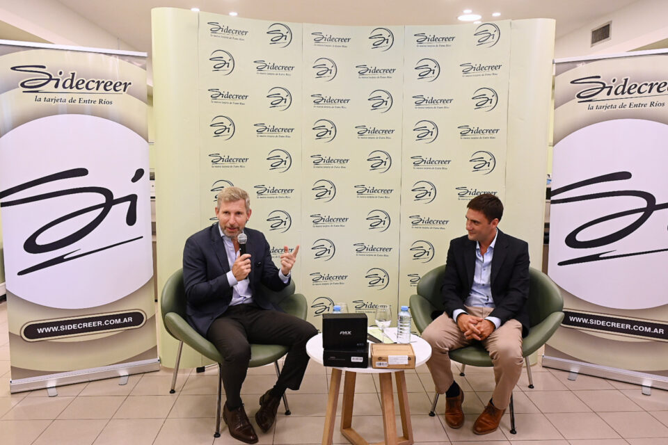 Sidecreer lanzó su nueva tarjeta con un sistema renovado y una red de terminales de pagos y cobros propia