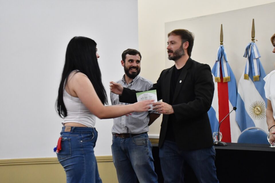 Fortalecimiento Laboral: La Municipalidad de Concordia Entregó Certificados a Participantes de Talleres de Empleo