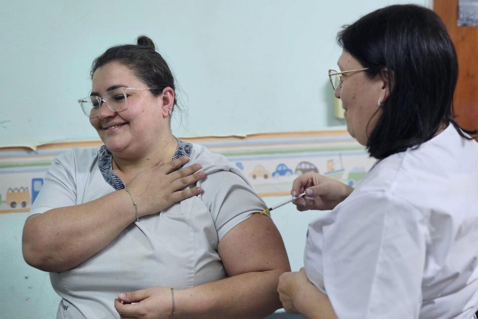 OPS Llama a Reforzar Vacunación y Vigilancia ante el Aumento Global de la Influenza A H3N2