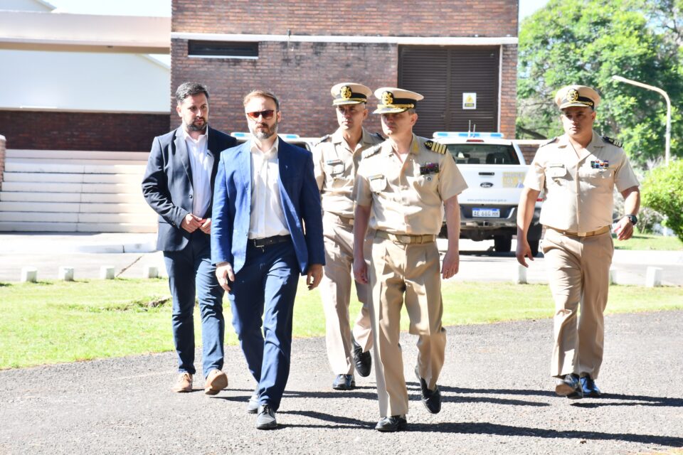 El intendente Francisco Azcué encabezó el recambio de autoridades en la Prefectura Represa Salto Grande