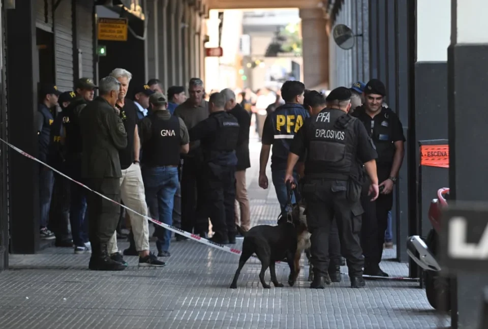 Explosión en la Escuela Superior de Gendarmería: tres heridos tras el estallido de un paquete bomba