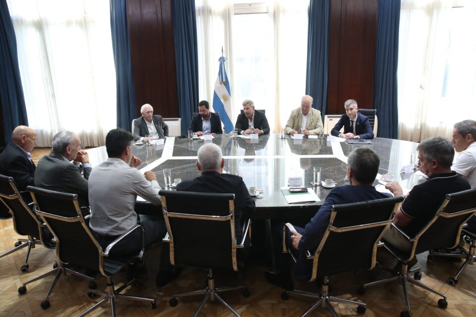 Frigerio gestiona junto a empresarios más oportunidades para el sector avícola