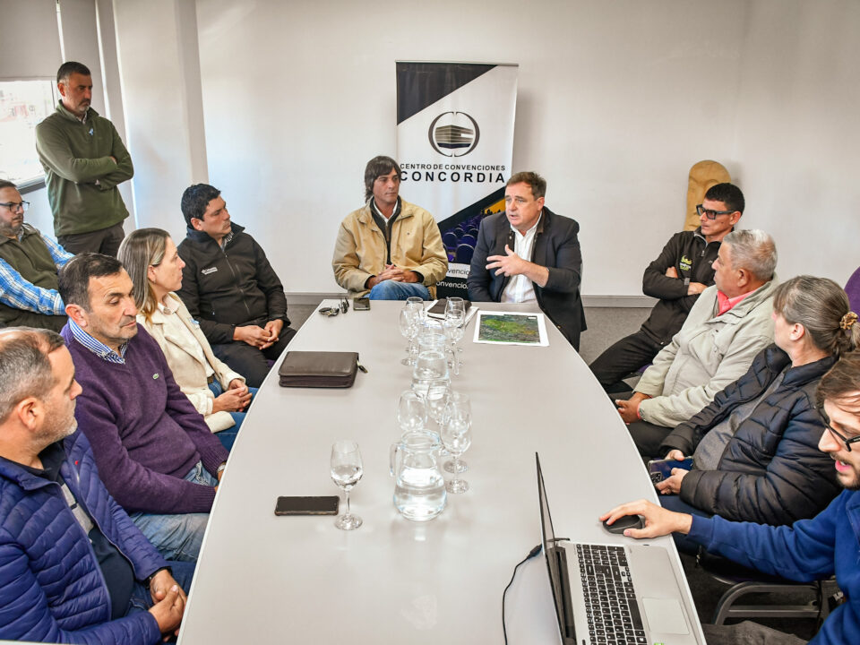 Vialidad analizó el mantenimiento de caminos rurales con gobiernos locales del departamento Concordia