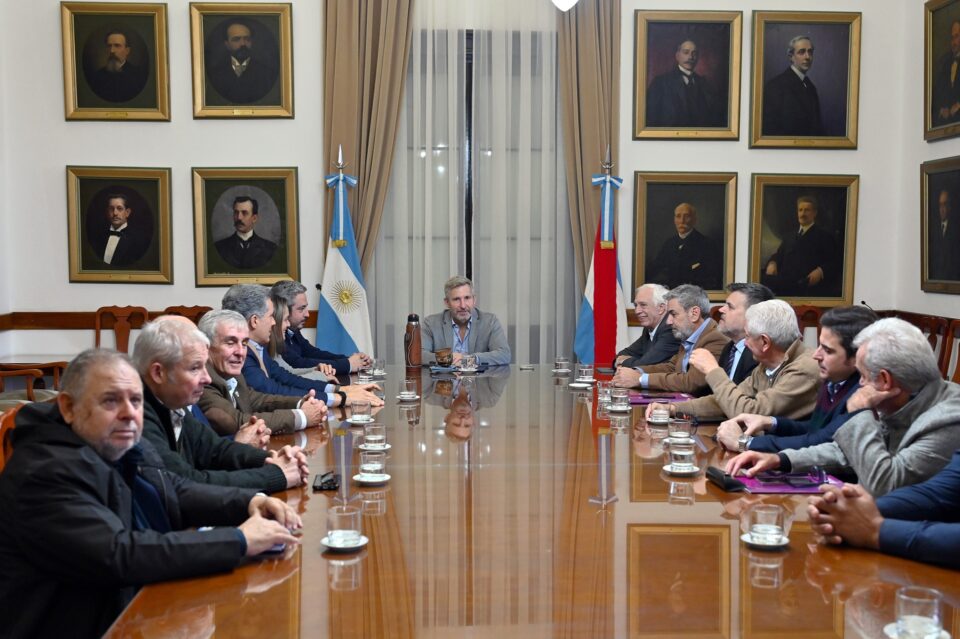 Frigerio y la Mesa de Enlace: Acuerdo por el Inmobiliario Rural y agenda abierta por caminos y arroz