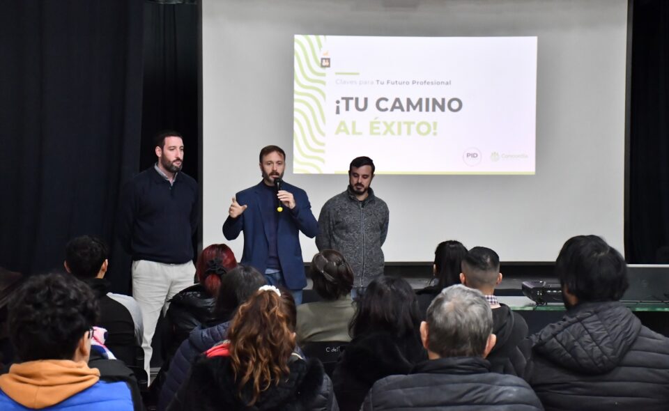 «Primeros pasos hacia el empleo»: Concordia capacitó a jóvenes para facilitar su inserción laboral en el sector privado