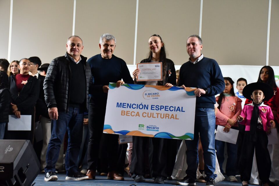El arte joven brilló en Concordia: se realizó la primera gala del “Becario en Escena 2026”